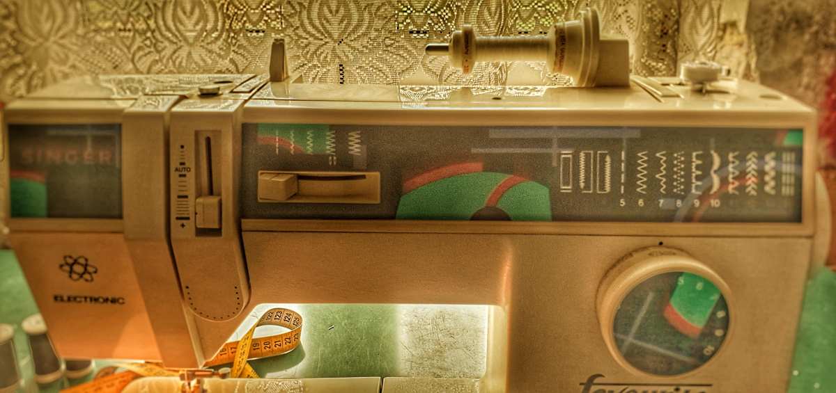Een naaimachine die je laat stikken is een stikmasjien